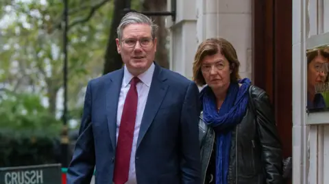 Shutterstock Sir Keir Starmer and Sue Gray leaving a building in Westminster