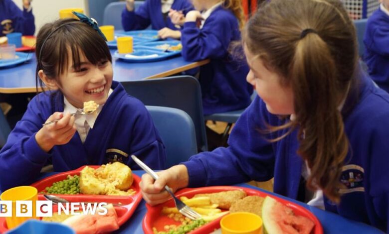 Free school meals trial feeds 20,000 more children