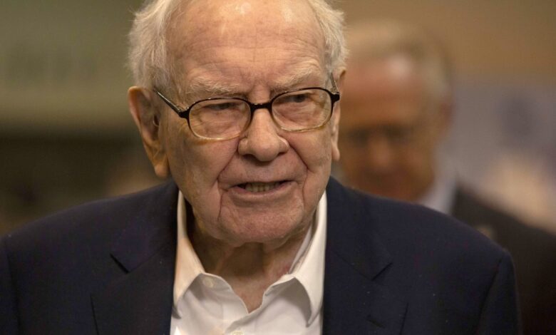 Berkshire Hathaway's cash fortress tops $300 billion as Buffett sells more stock, freezes buybacks