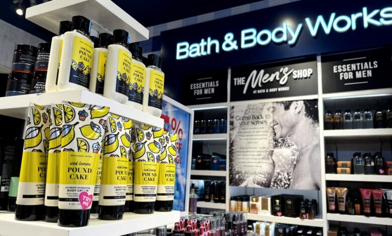 Stocks making the biggest moves midday: Bath & Body Works, Robinhood, Macy's and more