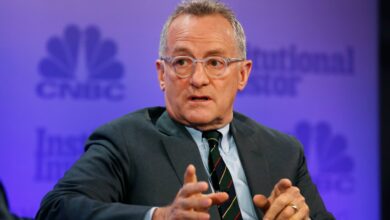 Howard Marks sees cautionary signs of bubble, says investors shouldn't ignore today's high valuation