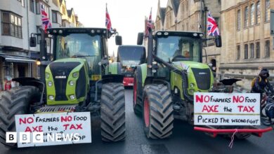 Tractor protest as minister promises farmers 'new deal'