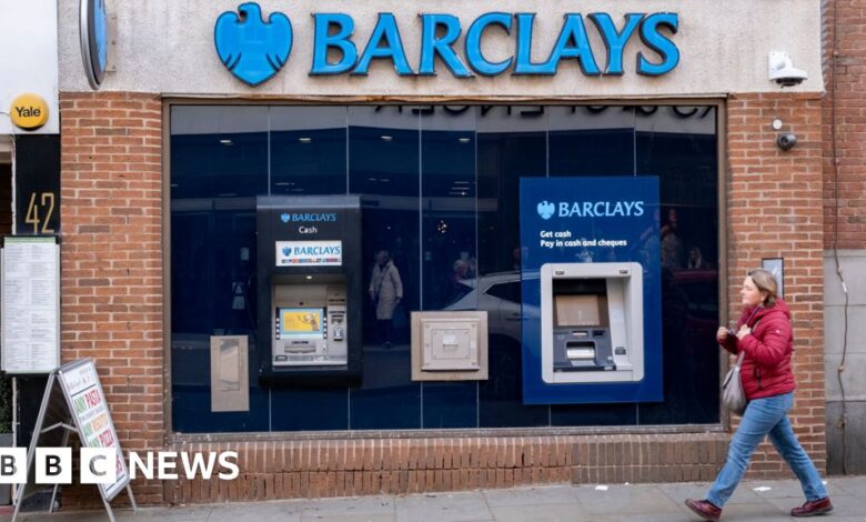 Barclays bank working to update balances after tech outage