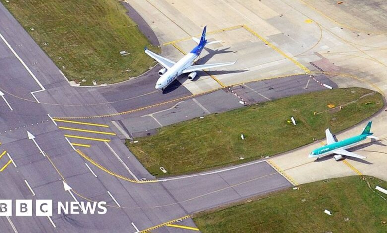 Gatwick Airport: Second runway backed by government