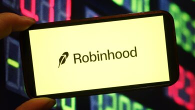 Stocks making the biggest moves premarket: Robinhood, Deere, Cisco Systems, AppLovin and more