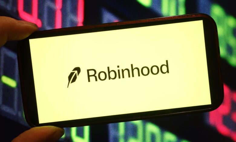 Stocks making the biggest moves premarket: Robinhood, Deere, Cisco Systems, AppLovin and more