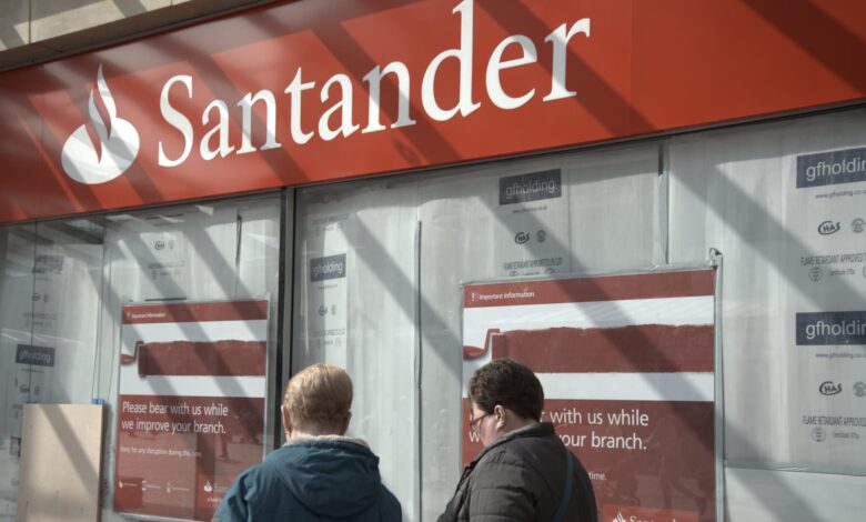 Santander says 750 jobs at risk as it pursues UK branch closures