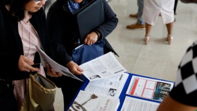 It's a ‘low firing, low hiring’ job market, economist says: Here's how to land a new gig anyway