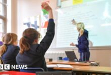 Teachers and doctors in England given 4% pay rise