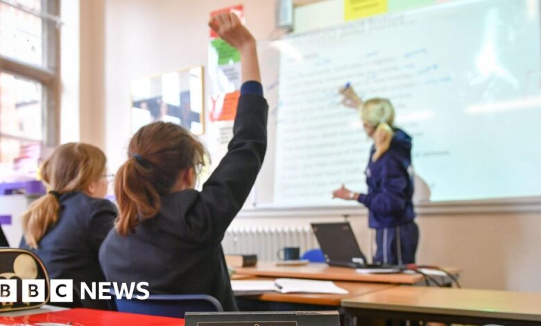 Teachers and doctors in England given 4% pay rise
