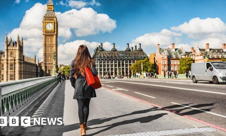 Thousands of UK civil servant jobs to leave London