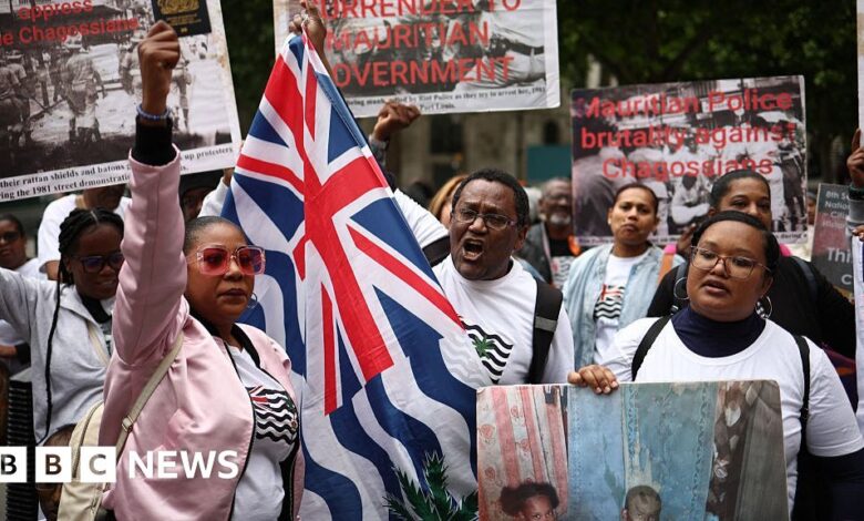 UK signs £101m-a-year deal to hand over Chagos Islands and lease military base
