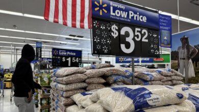 Walmart's former U.S. CEO Bill Simon thinks retailer can easily absorb tariff costs, criticizes its 'doom and gloom' commentary