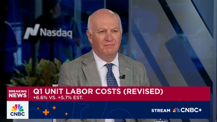 Don't see the labor market falling apart at this point, says Wells Fargo's Jay Bryson