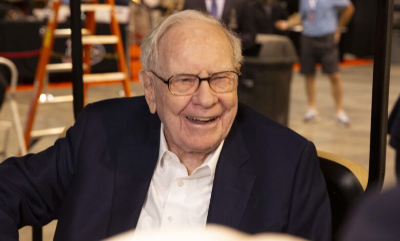 Investors are piling into big, short Treasury bets alongside Warren Buffett