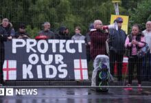 Epping council votes to urge government to shut asylum hotel