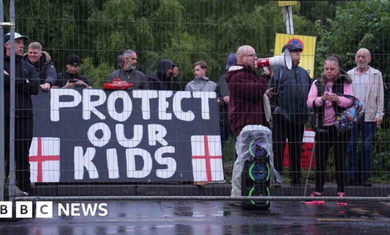 Epping council votes to urge government to shut asylum hotel