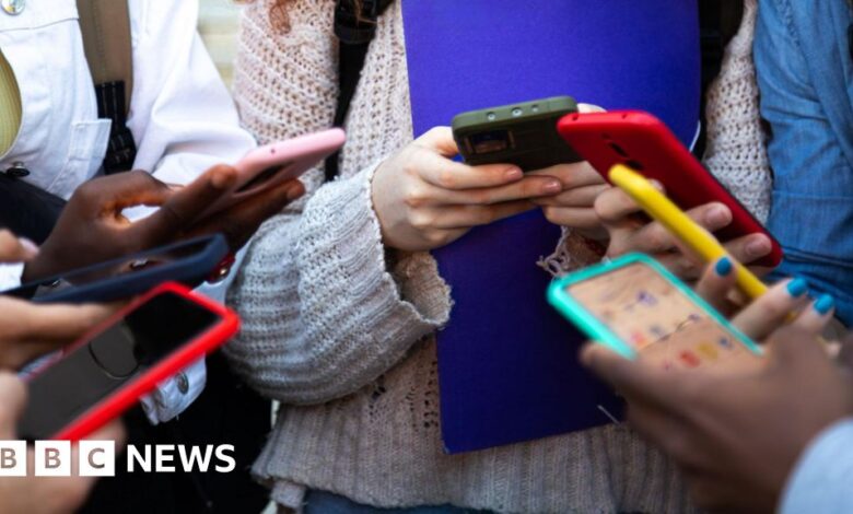EE to launch phone plans which restrict internet for teens