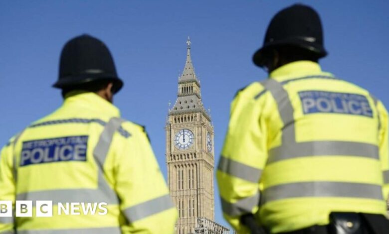 Police pay rise of 4.2% derided as 'barely treading water'