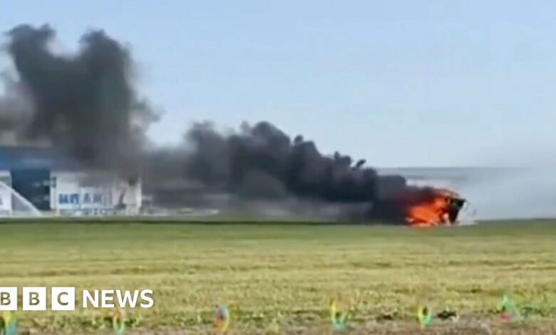 Flying cars crash into each other at air show in China