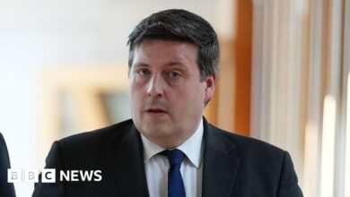 Former minister Jamie Hepburn apologises to MSPs after Douglas Ross assault claim