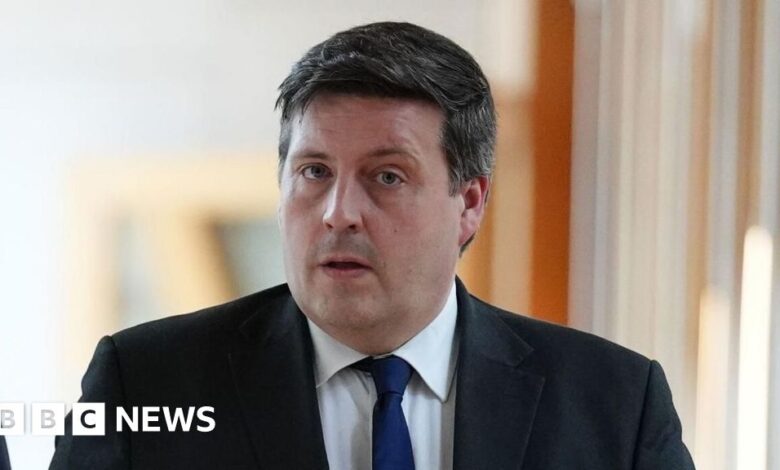 Former minister Jamie Hepburn apologises to MSPs after Douglas Ross assault claim