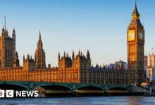 Public banned from Commons chamber after hidden phone found